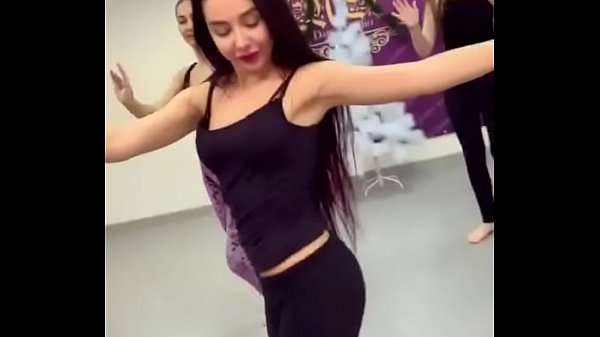 رقص فاجر سااخن نار من شرموطة مصرية فى الجيم